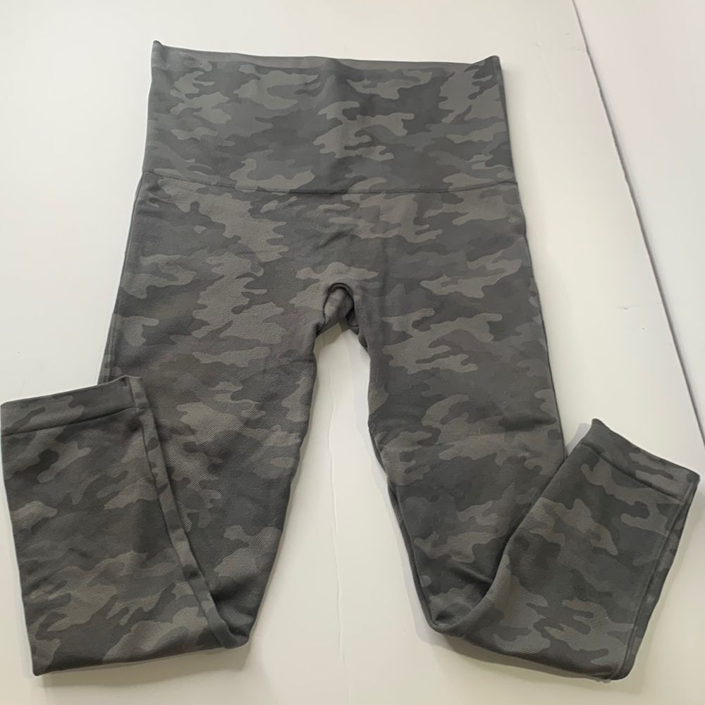 Spanx gray camo side seam high waist tummy control cropped leggings